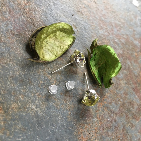 🎈 Sale 🎈 2 for $10 NWOT large rhinestone style post earrings yellow - Picture 4 of 5